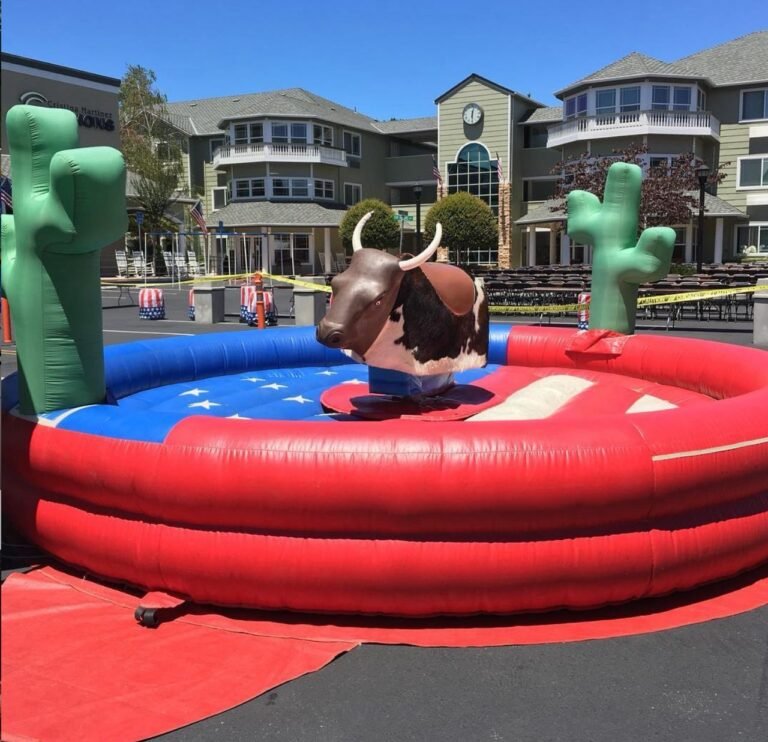 🌵🔵🔴 Cactus Clash Mechanical Bull